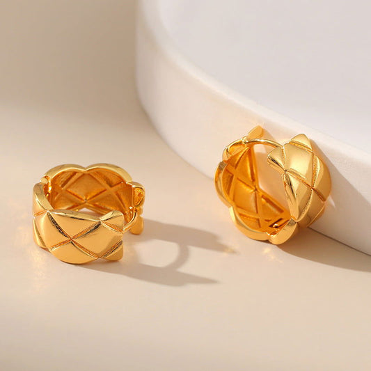 Small Diamond-Shaped Grid Earrings - Herland -