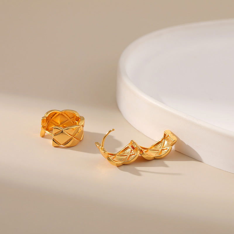 Small Diamond-Shaped Grid Earrings - Herland -